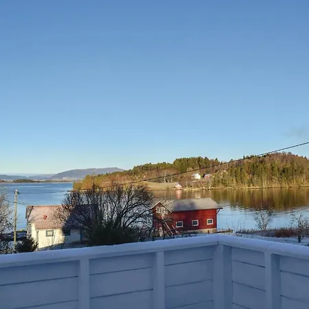 Four Bedroom Holiday In Tysnes